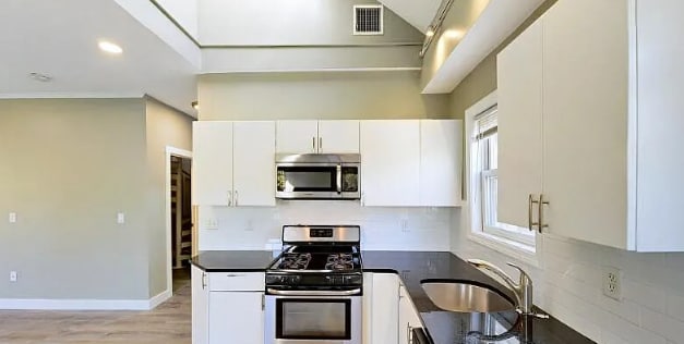 Building Photo - 17 Ashley St