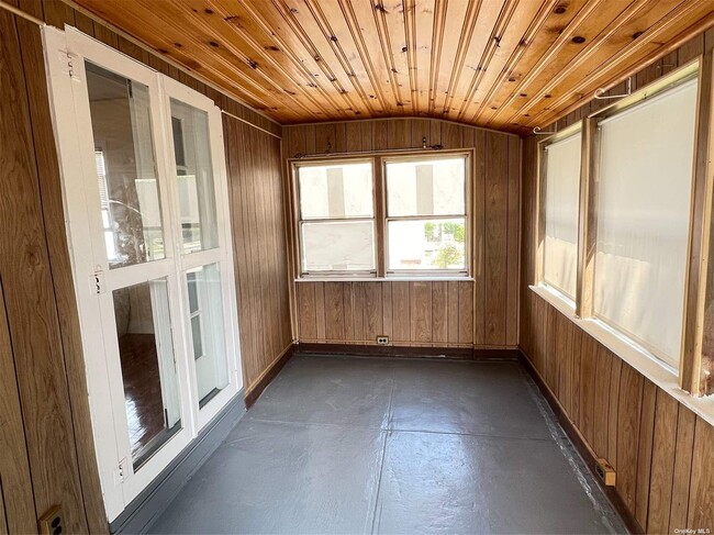 Building Photo - 43 Brian St
