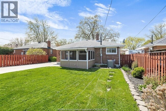 Building Photo - 446 St John St