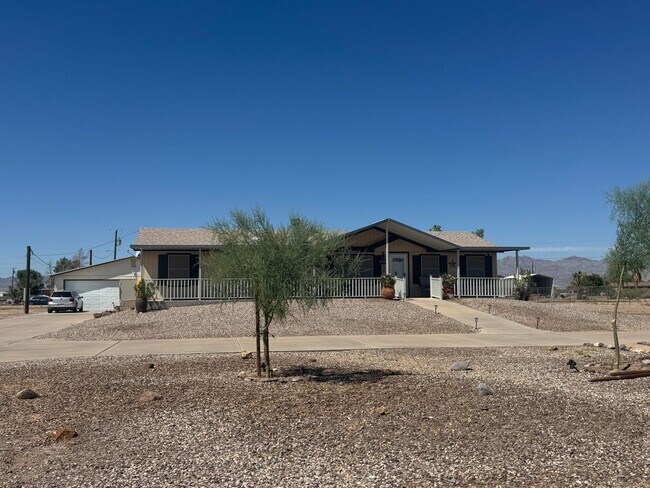 Foto del edificio - Spacious 3-Bed Home on 1 Acre with Boat-De...