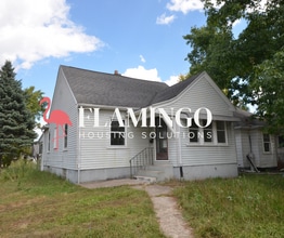 Building Photo - 301 E Siebenthaler Ave