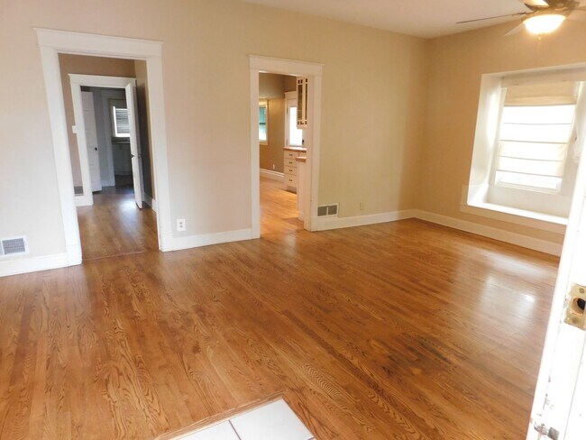 Building Photo - REDUCED!
