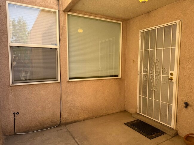 Foto del edificio - 9704 Lagrima De Oro Rd NE