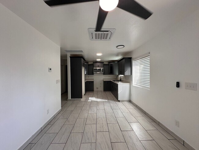 Foto del edificio - Beautiful 2 Bed 2 Bath duplex in Ontario