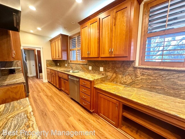 Building Photo - 3 br, 2 bath House - 220 Rolando Ave