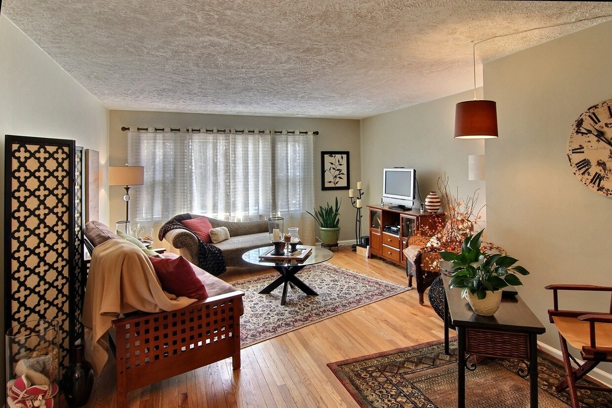 Primary Photo - 10636 E Grandview Rd