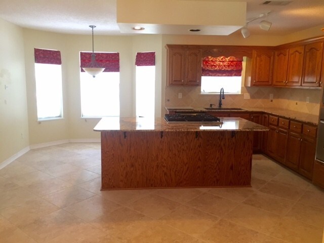 Building Photo - Beautiful, 2 Story Home in Gulf Breeze!