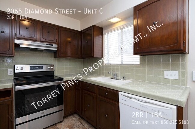 Building Photo - 2065 Diamond St