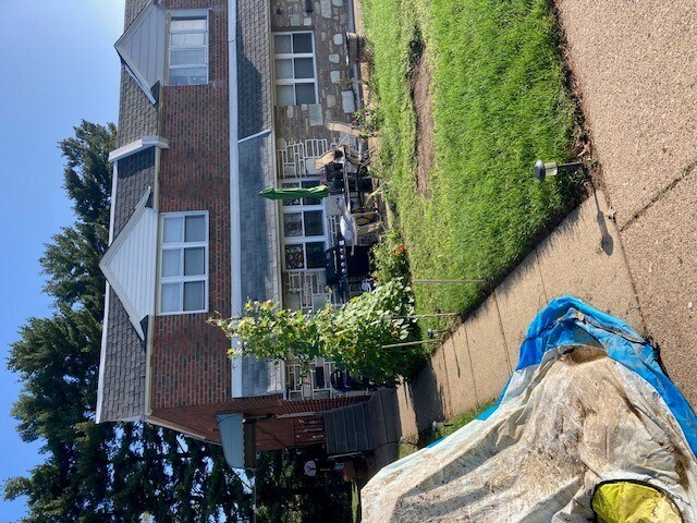 Front - 2257 Strahle St