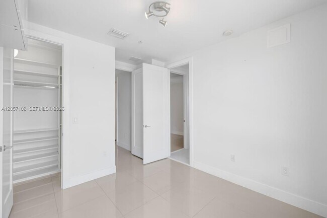 Foto del edificio - 10471 NW 66th St