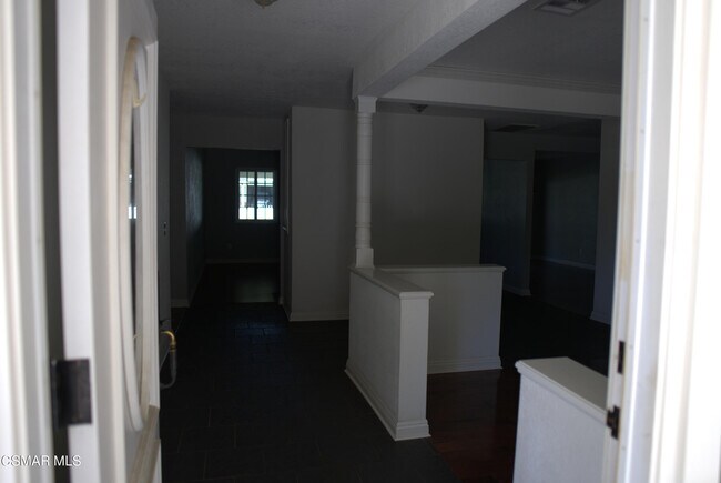 Foto del edificio - 4865 Leeds St