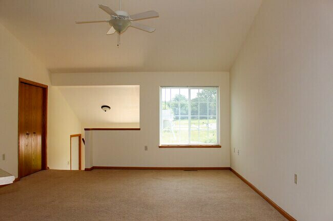 Building Photo - 1204 Salem Dr