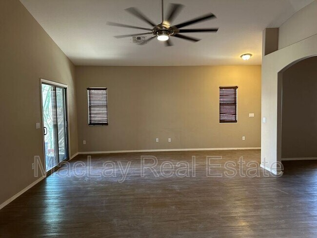 Foto del edificio - 1746 E Chaparral Dr