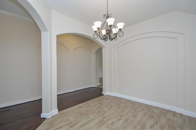 Building Photo - 6210 Hidden Alley Dr