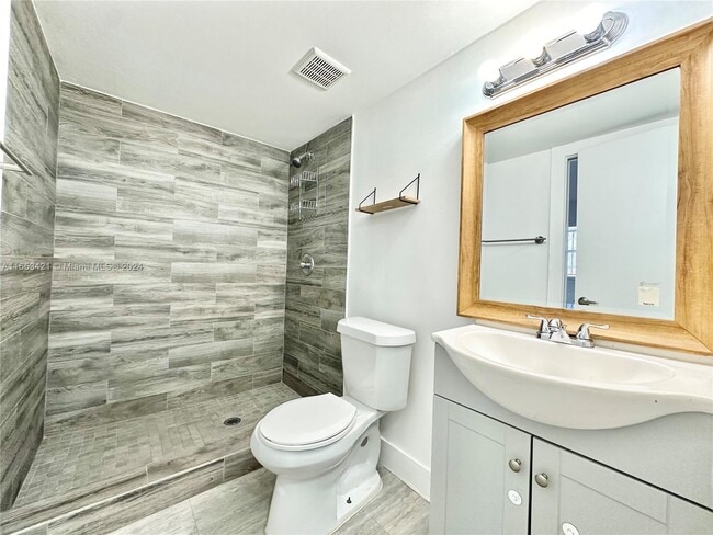 Building Photo - 19751 SW 114th Ave