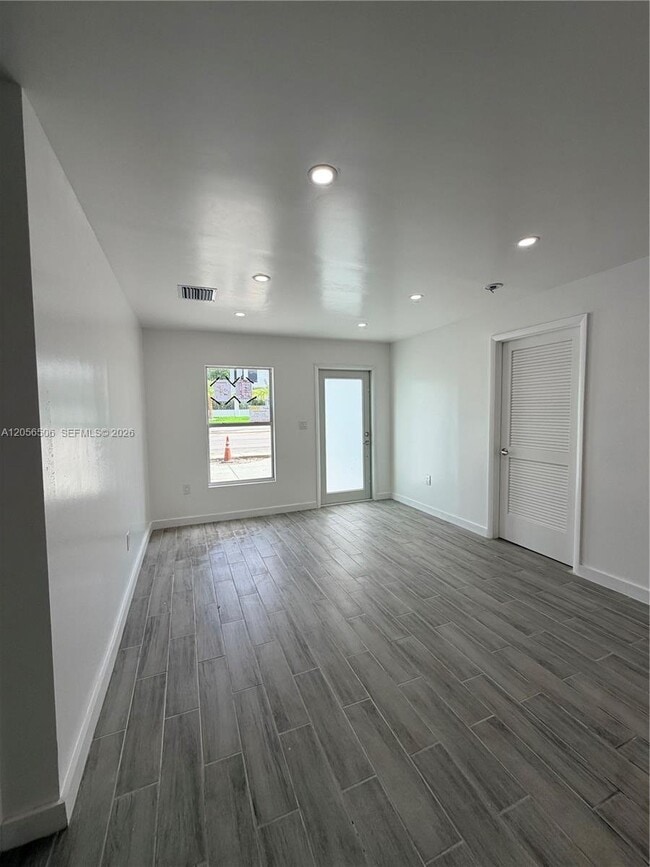 Building Photo - 6131 Coral Wy