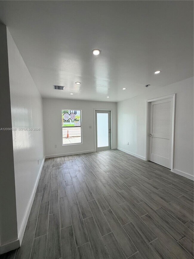 Foto del edificio - 6131 Coral Wy