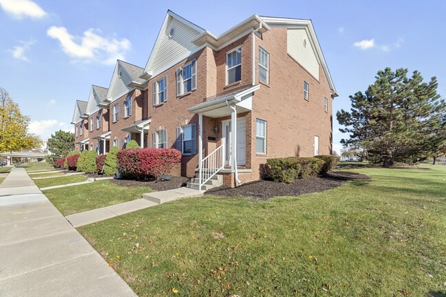 Building Photo - 2885-2885 5th St