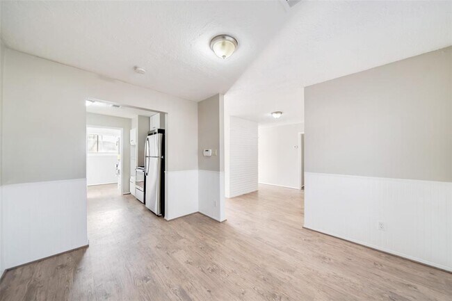 Building Photo - 408 Avondale Ln