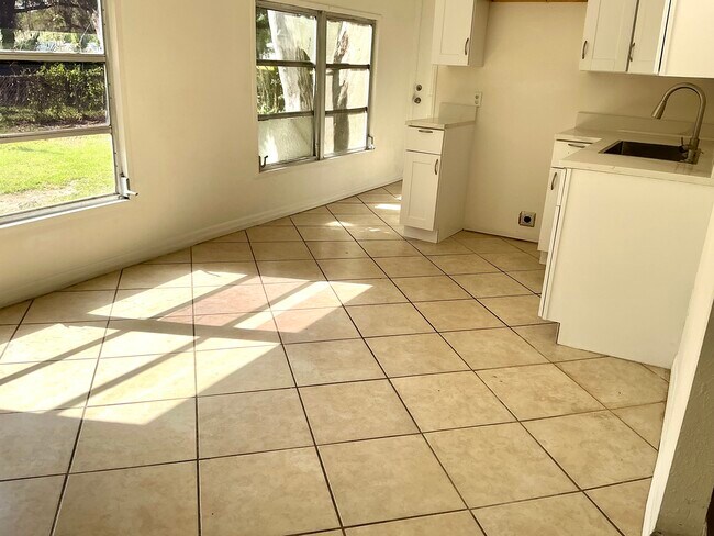 Foto del edificio - 3495 Forest Dr