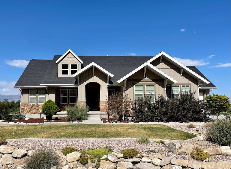 Primary Photo - 8066 Lakeshore Dr