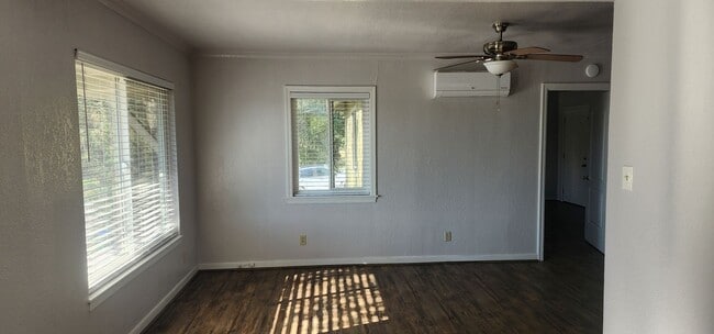 Building Photo - Updated Home with lots of Extras!