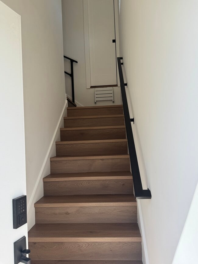 Building Photo - 500 Maple Ave