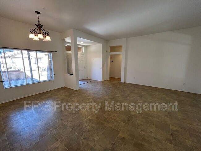 Building Photo - 14425 W Parada Dr