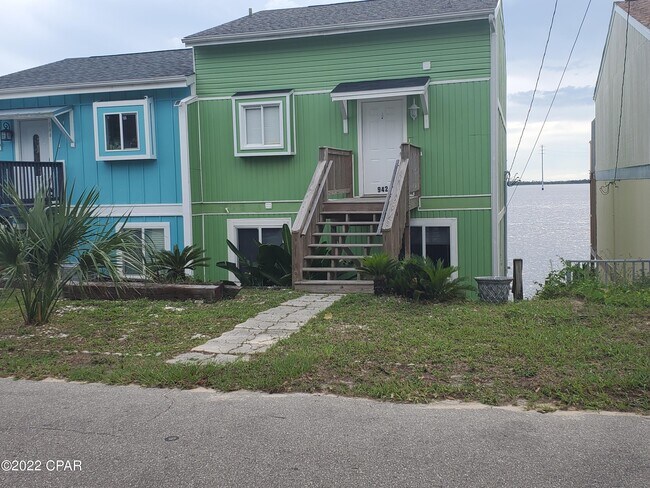 Building Photo - 942 Pitts Ave