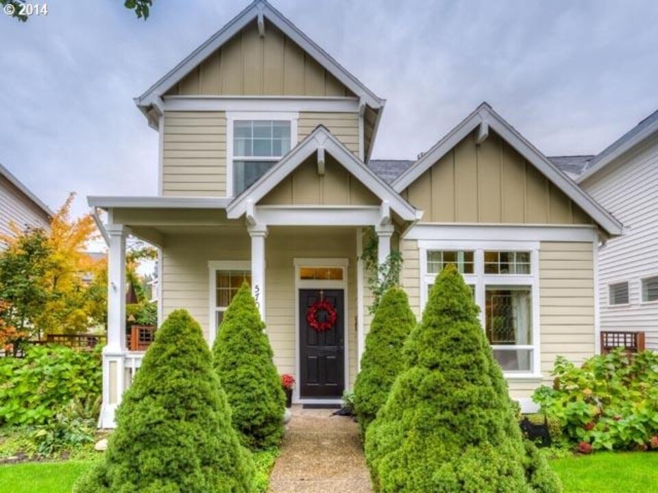 Foto principal - 5704 NE Hidden Creek Dr