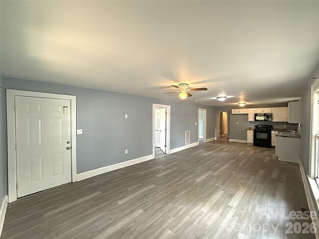 Building Photo - 207 Bradford Dr