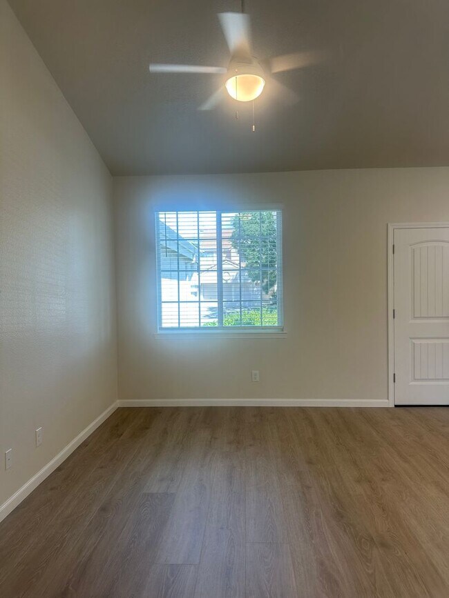 Building Photo - Totally Renovated 3 bdrm 2 bath in Vacaville