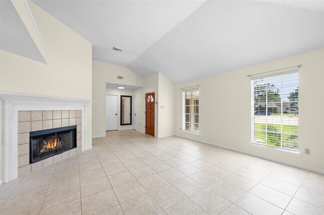 Foto del edificio - 17402 Eastwood Cir
