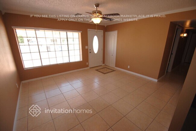 Building Photo - 907 N Wedgewood Dr