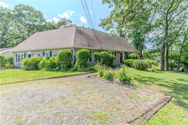 Building Photo - 102 Clinton Dr