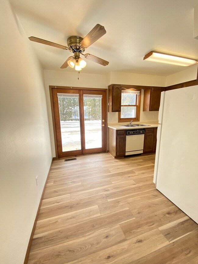 Building Photo - 1785/1787 Alexandra Court