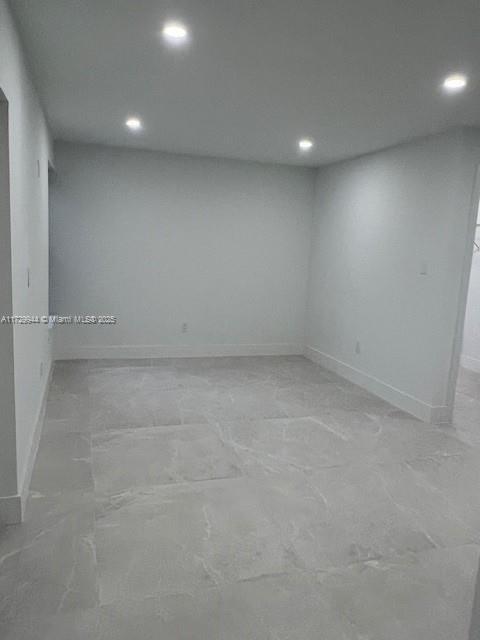 Foto del edificio - 687 NW 103rd Ct