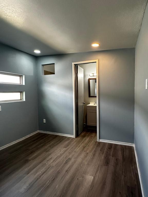 Foto del edificio - 300 S 1st St