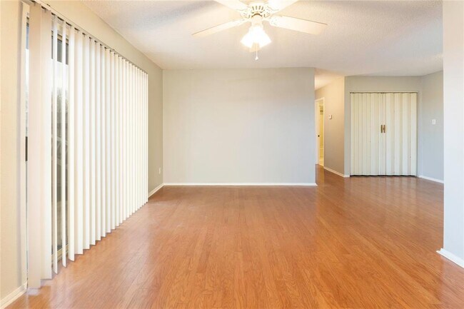 Foto del edificio - 6903 Deatonhill Dr