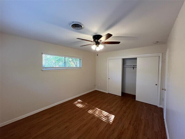 Foto del edificio - 907 Possum Trot St