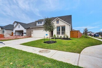 Building Photo - 7542 Coral Lk Dr