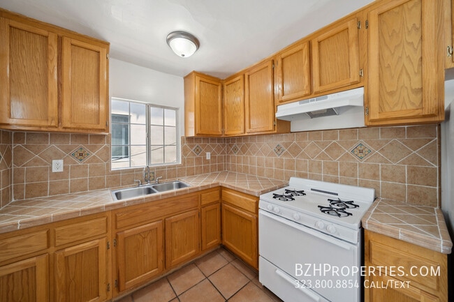 Foto del edificio - 1239 Havenhurst Dr