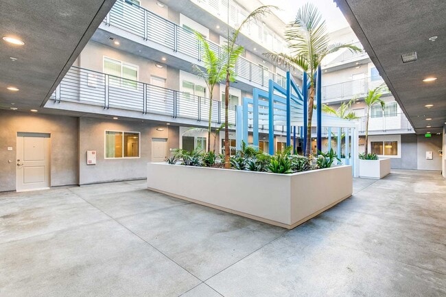Interior Photo - MODERNO North Hollywood