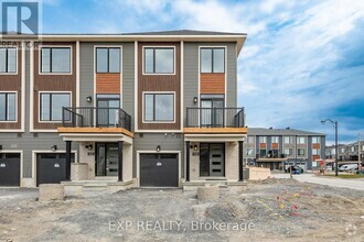 Building Photo - 520 Convenire Row