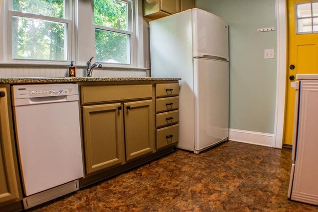 Photo - 1245 S Hawthorne Rd House