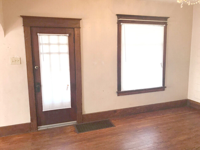 Building Photo - 35 Ellis Ave