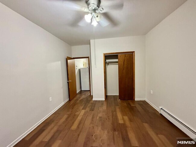 Foto del edificio - 239 Harrison Ave