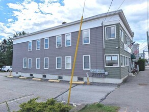 Building Photo - 685 Massabesic St