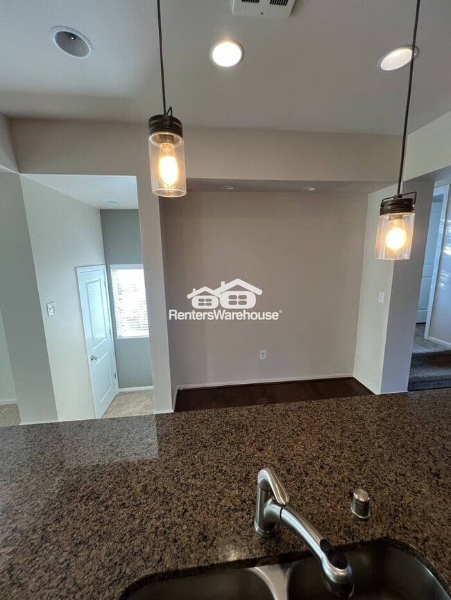 Building Photo - Desirable Townhouse 3bd, 3.25bath - Gated Community