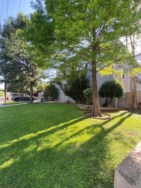 Foto del edificio - 2408 Leon St